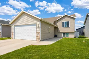 3831 32nd St S, Moorhead, MN 56560 - Photo 2