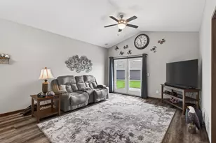 211 8th Ave NE, Isanti, MN 55040 - Photo 4