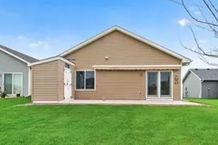 211 8th Ave NE, Isanti, MN 55040 - Photo 2