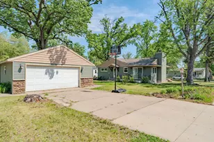 443 6th St NE, Saint Cloud, MN 56304 - Photo 2