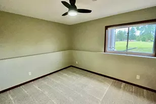 201 25th St SW, Austin, MN 55912 - Photo 28
