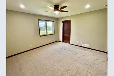201 25th Street SW, Austin, MN 55912 - Photo 18
