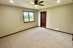 201 25th St SW, Austin, MN 55912 - Photo 18