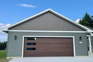 201 25th St SW, Austin, MN 55912 - Photo 2