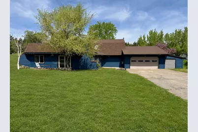 110 Velkommen Street NE, Staples, MN 56479 - Photo 1