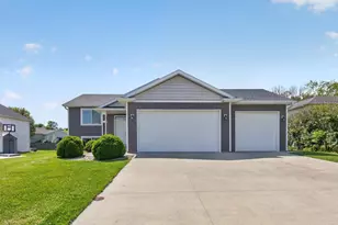 810 8 Ave SW, Pine Island, MN 55963 - Photo 2