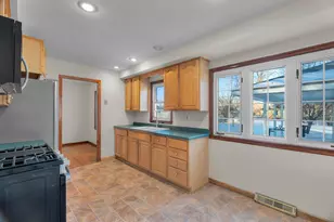 9109 Queen Ave S, Bloomington, MN 55431 - Photo 6