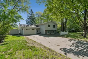 75 Pleasant Ln E, Excelsior, MN 55331 - Photo 2