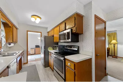 7049 Ewing Avenue N, Brooklyn Center, MN 55429 - Photo 14