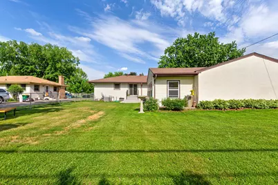 7049 Ewing Avenue N, Brooklyn Center, MN 55429 - Photo 6