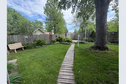 223 10th Avenue, Worthington, MN 56187 - Photo 10