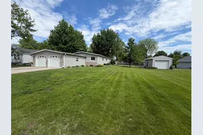 223 10th Avenue, Worthington, MN 56187 - Photo 2