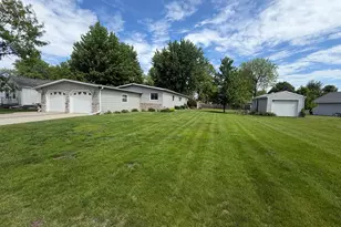 223 10th Ave, Worthington, MN 56187 - Photo 2