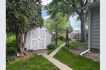 223 10th Avenue, Worthington, MN 56187 - Photo 8