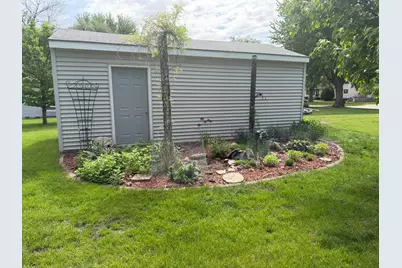 223 10th Avenue, Worthington, MN 56187 - Photo 4