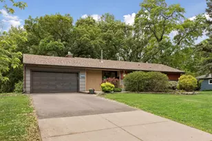 1805 Hampshire Ln N, Golden Valley, MN 55427 - Photo 2