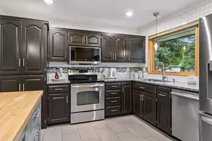 1805 Hampshire Ln N, Golden Valley, MN 55427 - Photo 14