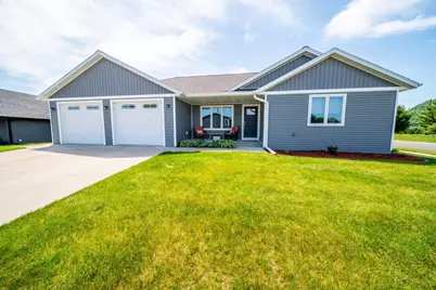 1118 21st St, Wabasha, MN 55981 - Photo 2