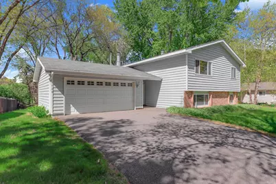 11724 67th Place N, Maple Grove, MN 55369 - Photo 2