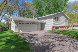 11724 67th Pl N, Maple Grove, MN 55369 - Photo 2