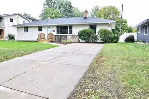 915 Fuller St S, Shakopee, MN 55379 - Photo 1