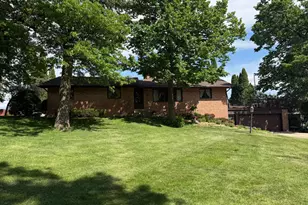 2105 Linn Dr, Owatonna, MN 55060 - Photo 2