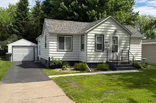 219 10th Ave, Worthington, MN 56187 - Photo 1