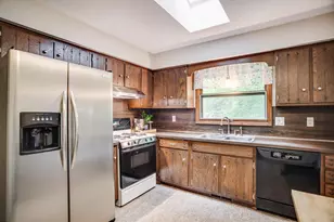 15841 N Hillcrest Ct, Eden Prairie, MN 55346 - Photo 18