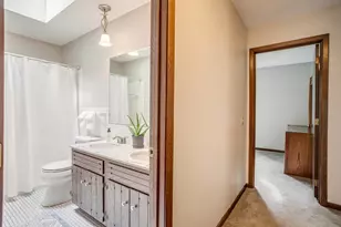 15841 N Hillcrest Ct, Eden Prairie, MN 55346 - Photo 32