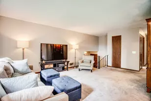 15841 N Hillcrest Ct, Eden Prairie, MN 55346 - Photo 8