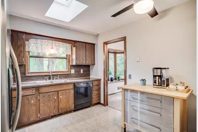 15841 N Hillcrest Court, Eden Prairie, MN 55346 - Photo 16