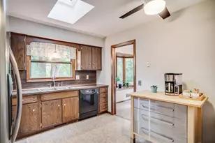 15841 N Hillcrest Ct, Eden Prairie, MN 55346 - Photo 16