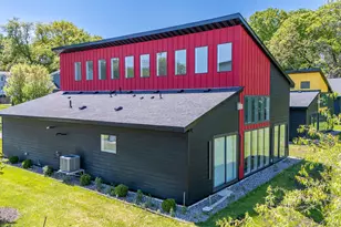 1021 Gardner St E, Wayzata, MN 55391 - Photo 2