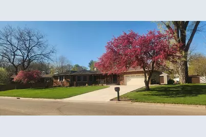 1005 Richway Drive W, Albert Lea, MN 56007 - Photo 1