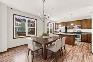 1842 Colonial Ln, Chanhassen, MN 55317 - Photo 6