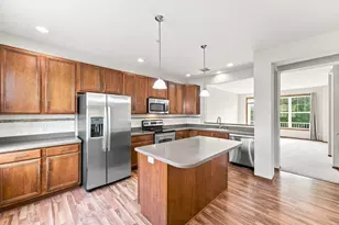 1842 Colonial Ln, Chanhassen, MN 55317 - Photo 6