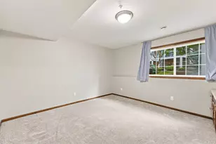 1842 Colonial Ln, Chanhassen, MN 55317 - Photo 22
