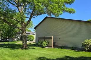 605 Van Buren St, Marshall, MN 56258 - Photo 8
