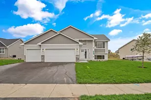 318 Aspen Dr, Somerset, WI 54025 - Photo 1