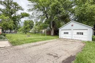 409 9th St SW, Willmar, MN 56201 - Photo 4