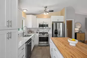 3098 Evelyn St, Roseville, MN 55113 - Photo 6