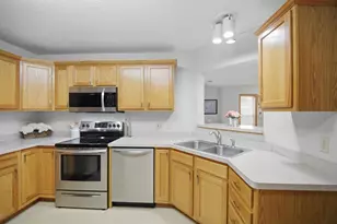 1906 Oak Tree Ln, Austin, MN 55912 - Photo 12