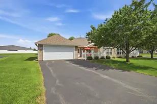 1906 Oak Tree Ln, Austin, MN 55912 - Photo 34