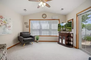 1906 Oak Tree Ln, Austin, MN 55912 - Photo 4