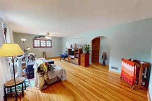 917 Valley Ave, Albert Lea, MN 56007 - Photo 2