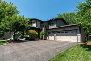 15622 Michele Ln, Eden Prairie, MN 55346 - Photo 2