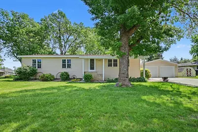 321 N State Avenue, Le Center, MN 56057 - Photo 1