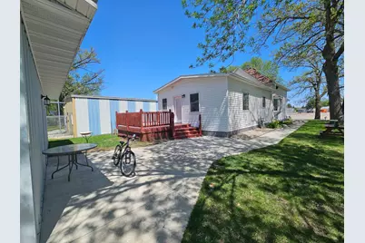 507 Atlantic Avenue, Thief River Falls, MN 56701 - Photo 2