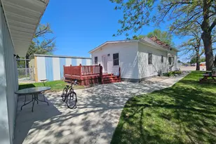 507 Atlantic Ave, Thief River Falls, MN 56701 - Photo 2