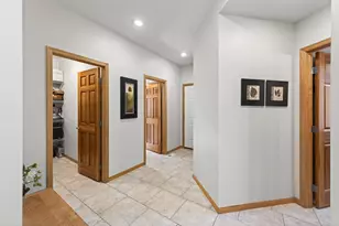 381 Del Rio Dr, Chanhassen, MN 55317 - Photo 34